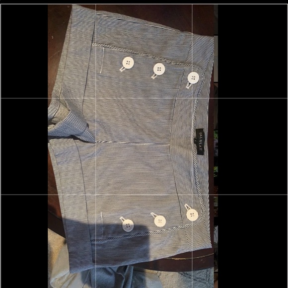 Never worn Talula size 4 shorts from aritzia - Picture 1 of 2